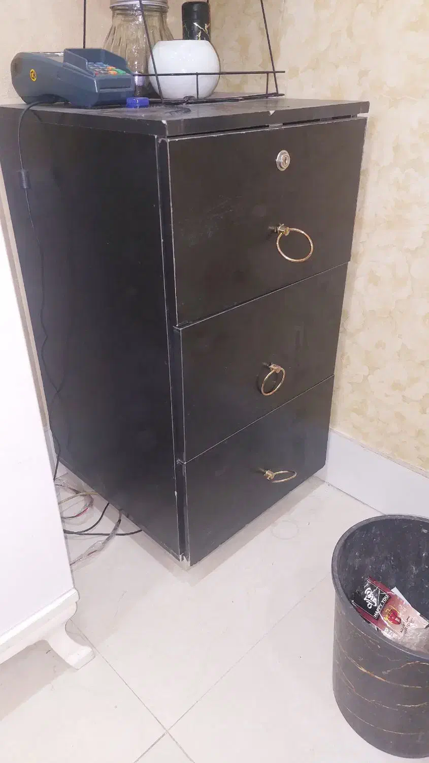 وسایل سالن زیبای|آرایشگاه و سالن‌های زیبایی|خرم‌آباد, |دیوار