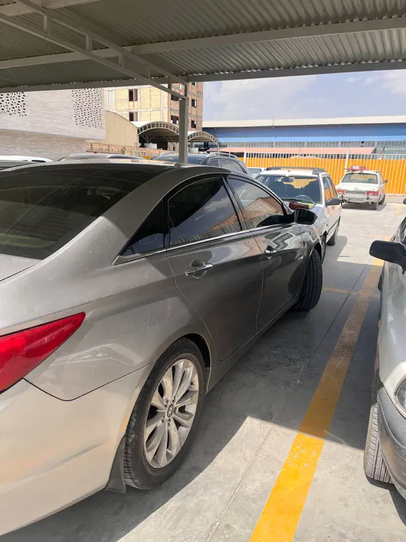 سوناتا ۲۰۱۳|خودرو سواری و وانت|اصفهان, باغ دریاچه|دیوار