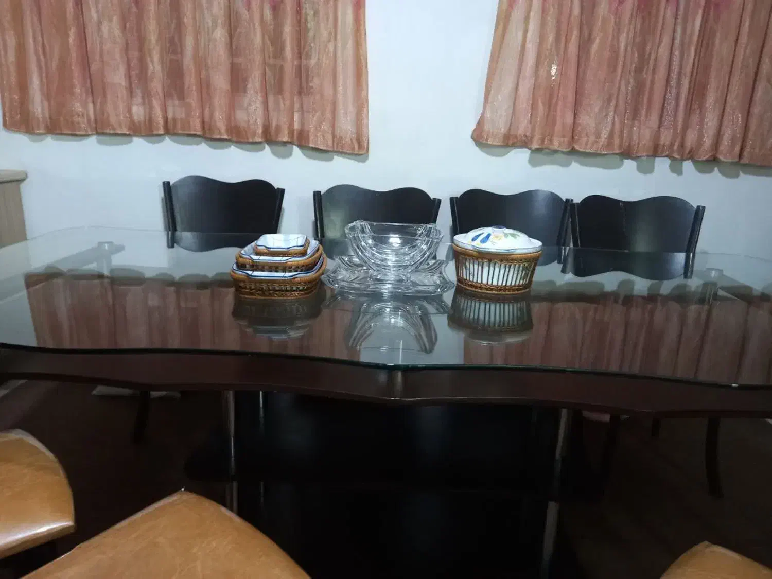 میز ناهار خوری|میز و صندلی غذاخوری|قم, مسجد امام حسن|دیوار