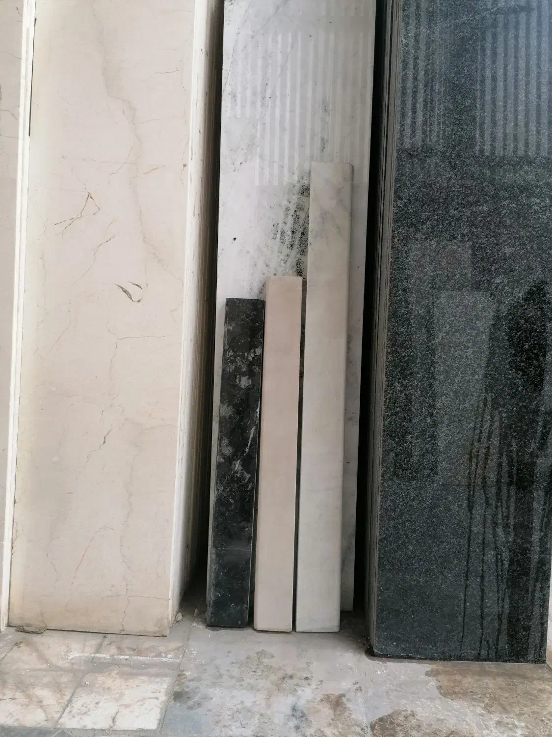 سنگ پادری (آستانه - درگاه)|پادری|تهران, شوش (باغ آذری)|دیوار