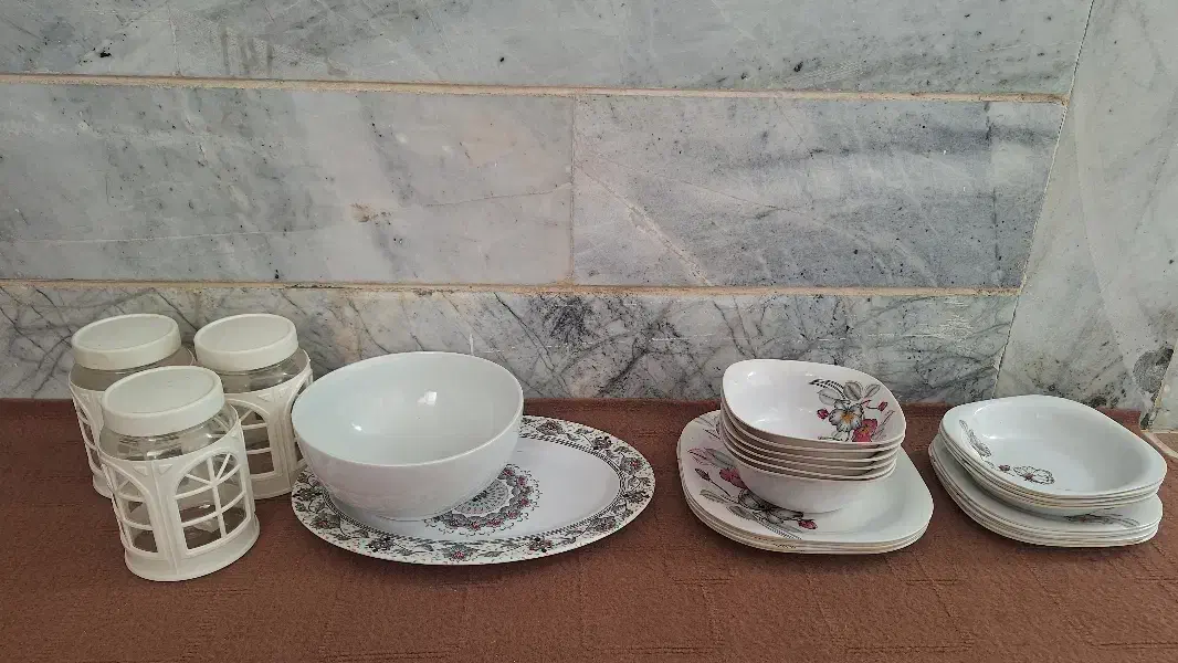 تعدادی ظرف|ظروف سرو و پذیرایی|بیرجند, |دیوار