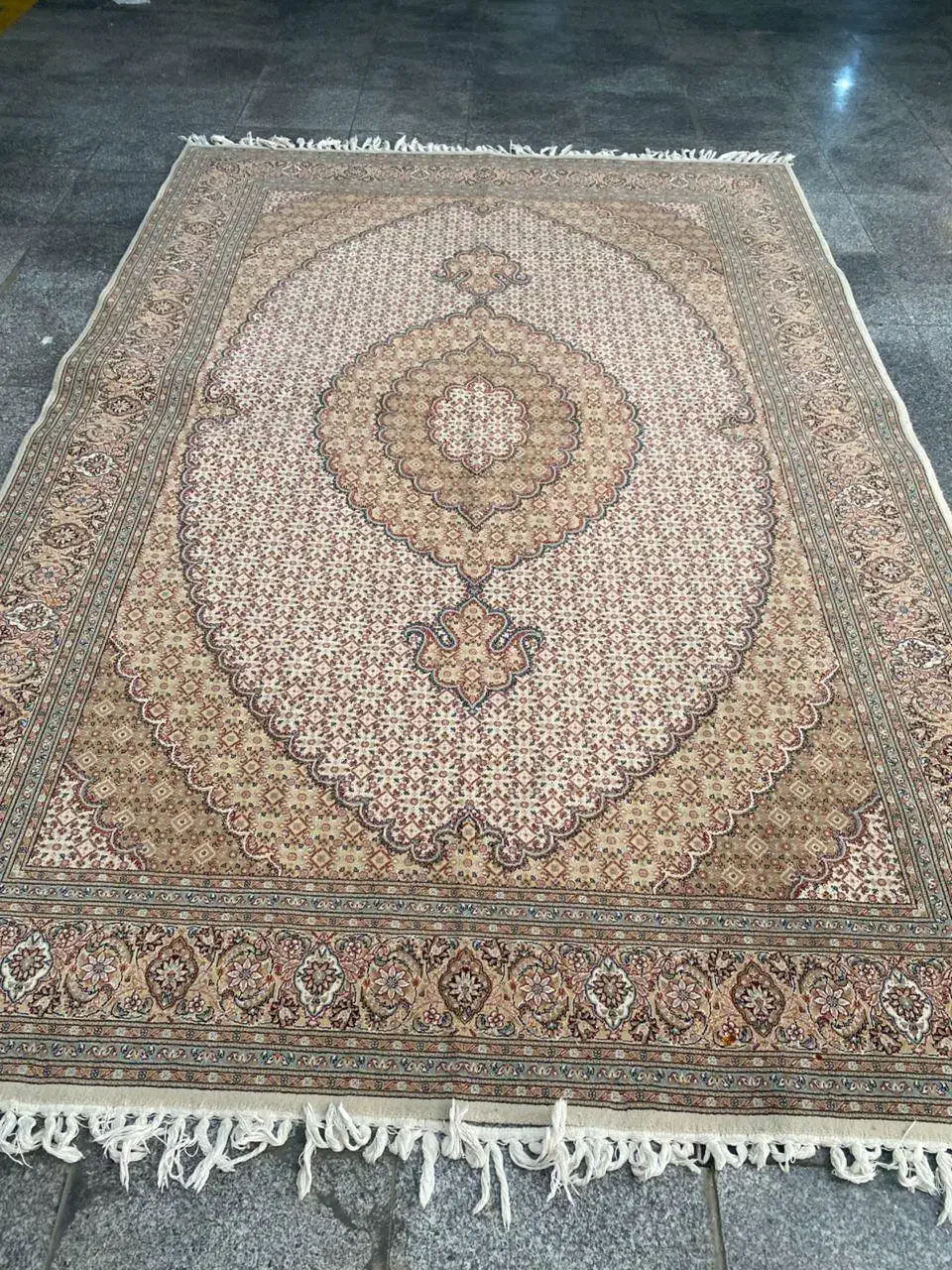 فرش ماشینی طرح تیغ ماهی|فرش|کرج, شهرک جهان‌نما|دیوار