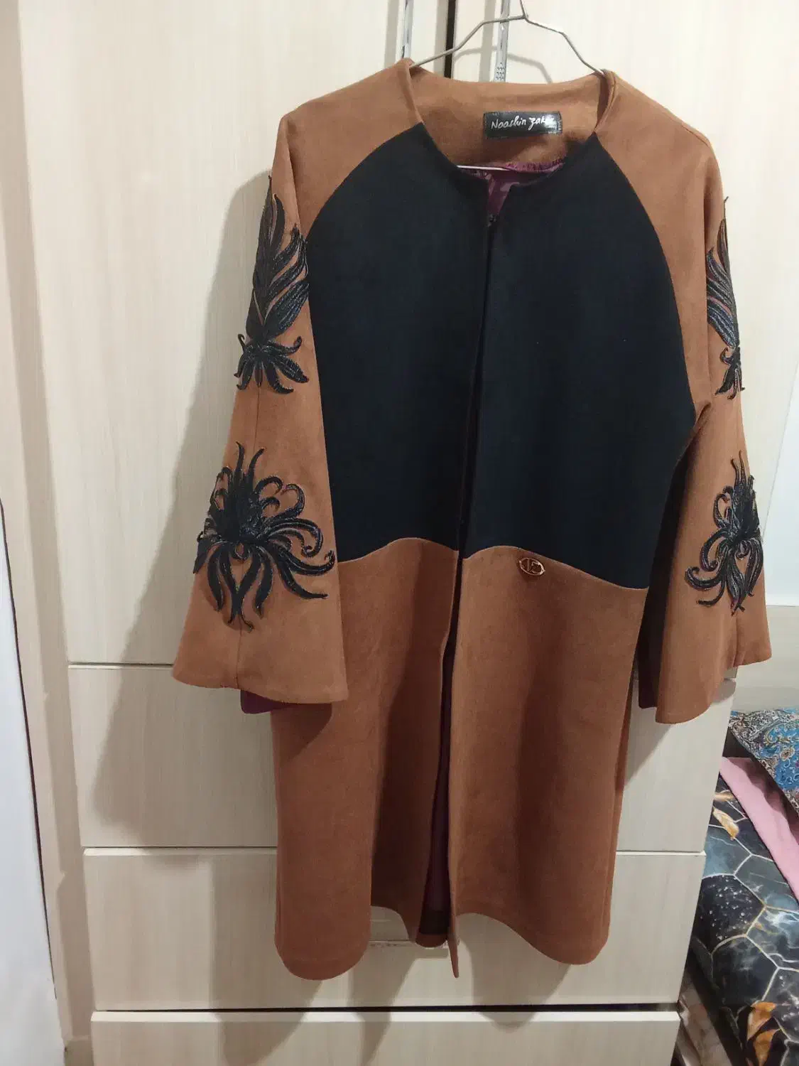 پالتو|لباس|مشهد, طبرسی شمالی|دیوار