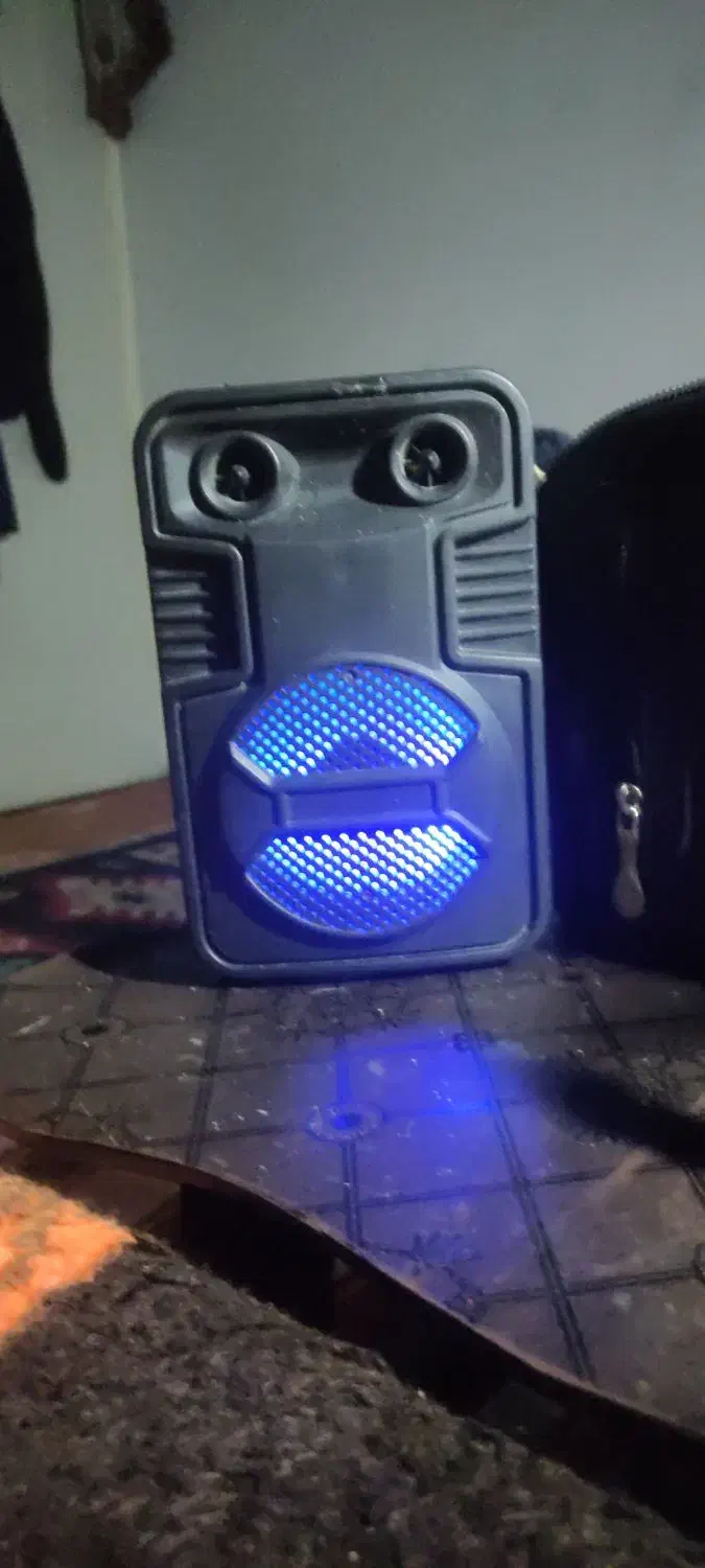 اسپیکر شارژی هردو میخونه باطری خالی میکنن|پخش‌کننده همراه|اسلام‌شهر, شهرک امام حسین (میان آباد)|دیوار