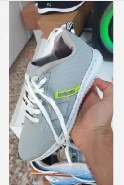 کفش کتانی|کیف، کفش، کمربند|شاهین دژ, |دیوار