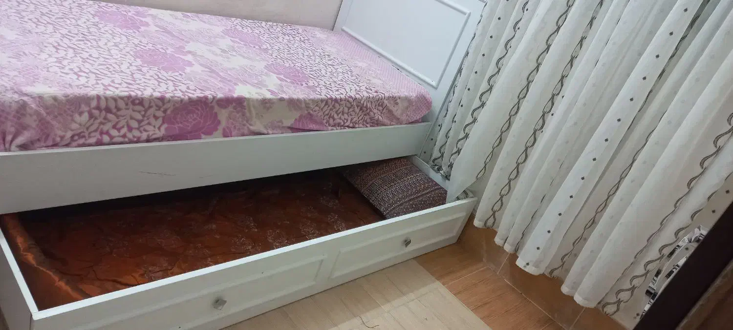 تختخواب دو طبقه کشویی تمیز و مرتب .|تخت و سرویس خواب|کاشمر, |دیوار