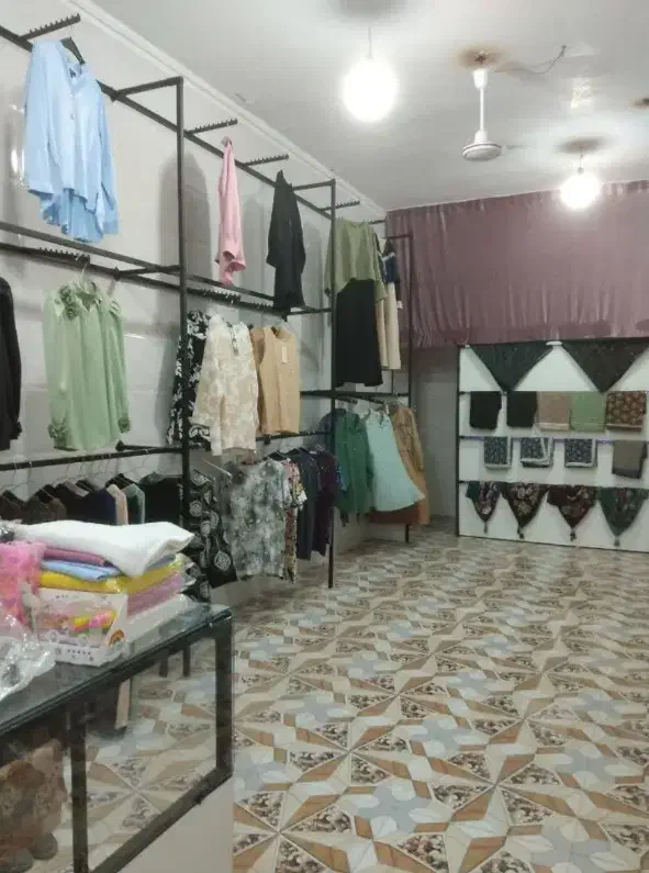 رهن و اجاره مغازه تجاری رو به رو آبشار ۱۲|اجارهٔ مغازه و غرفه|خرم‌آباد, |دیوار