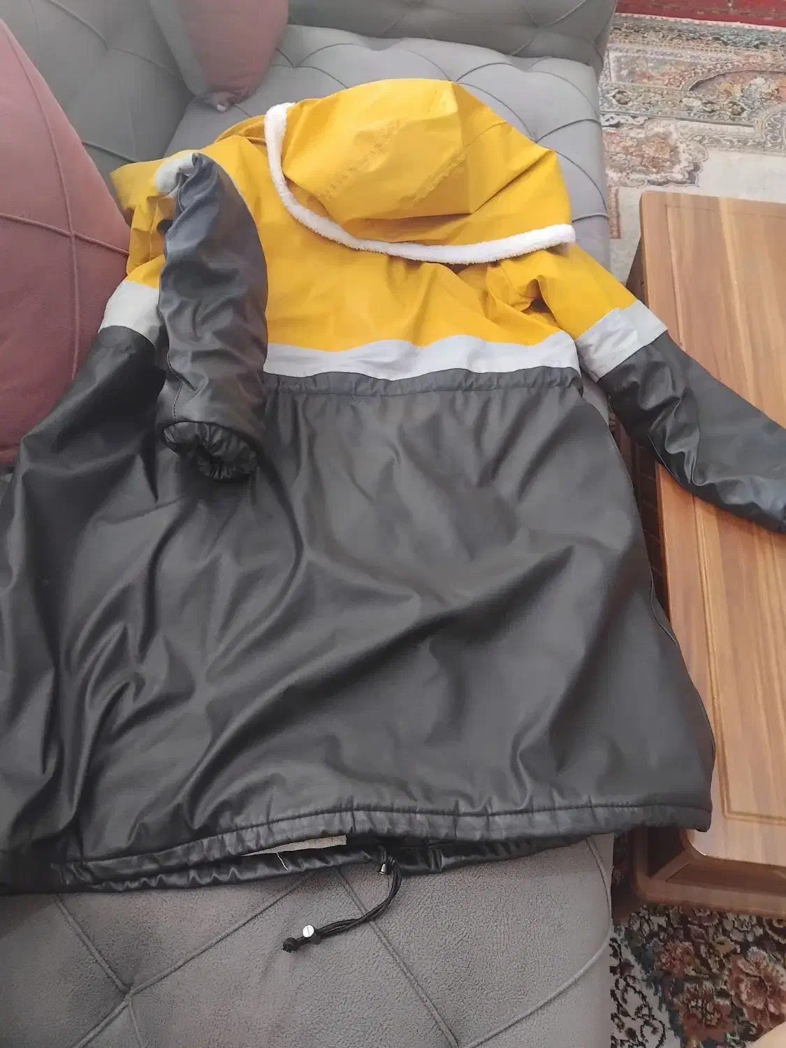 بارونی خ شیک وزیبا|لباس|تربت جام, حافظ|دیوار