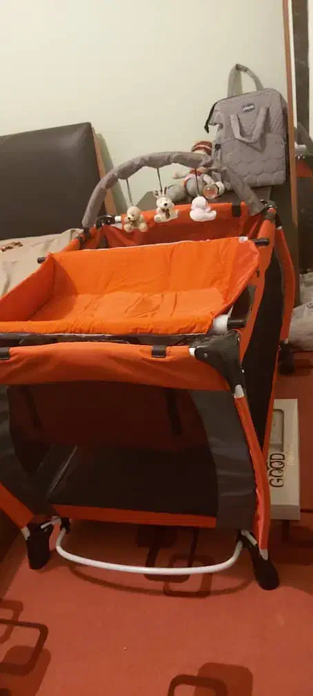 تخت پارک و کریر|اسباب و اثاث بچه|صدرا-فارس, فاز ۱|دیوار