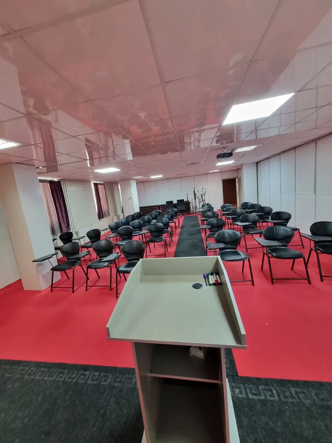 اجاره سالن همایش و کلاس آموزشی|اجارهٔ کوتاه‌مدت دفتر کار و فضای آموزشی|تهران, دکتر هوشیار|دیوار