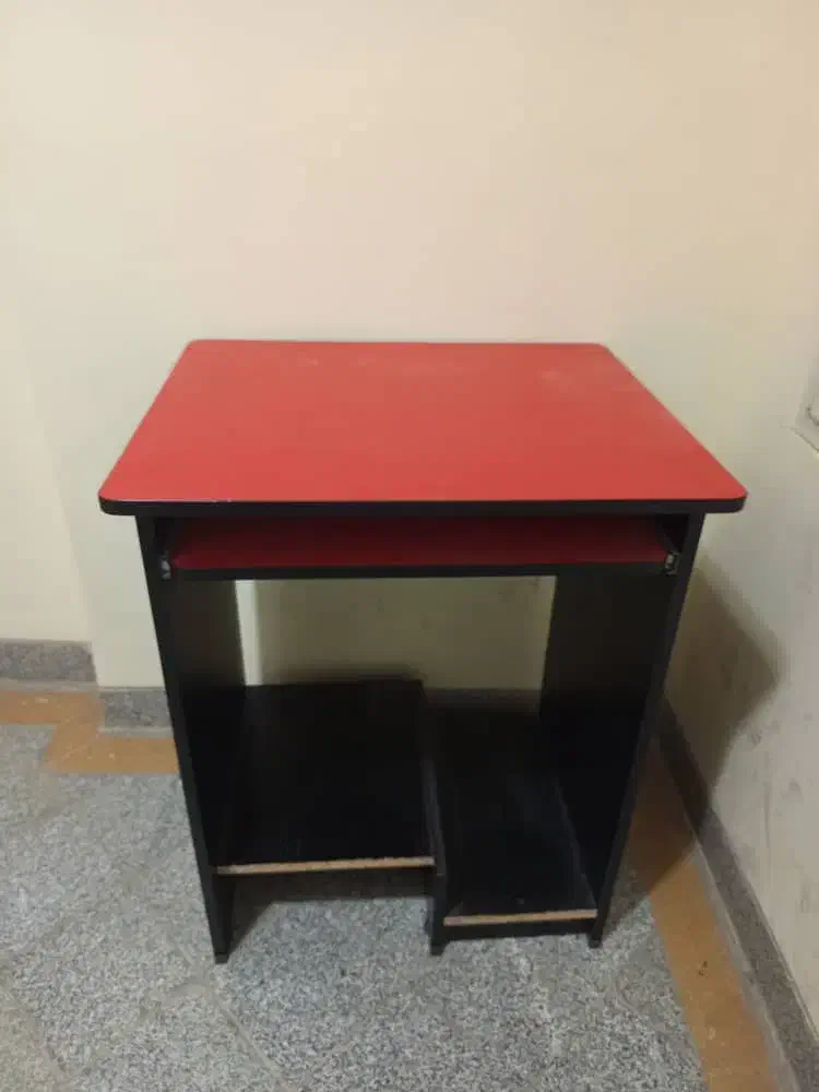 میز کامپیوتر|میز تحریر و کامپیوتر|اندیشه, اندیشه فاز ۳|دیوار