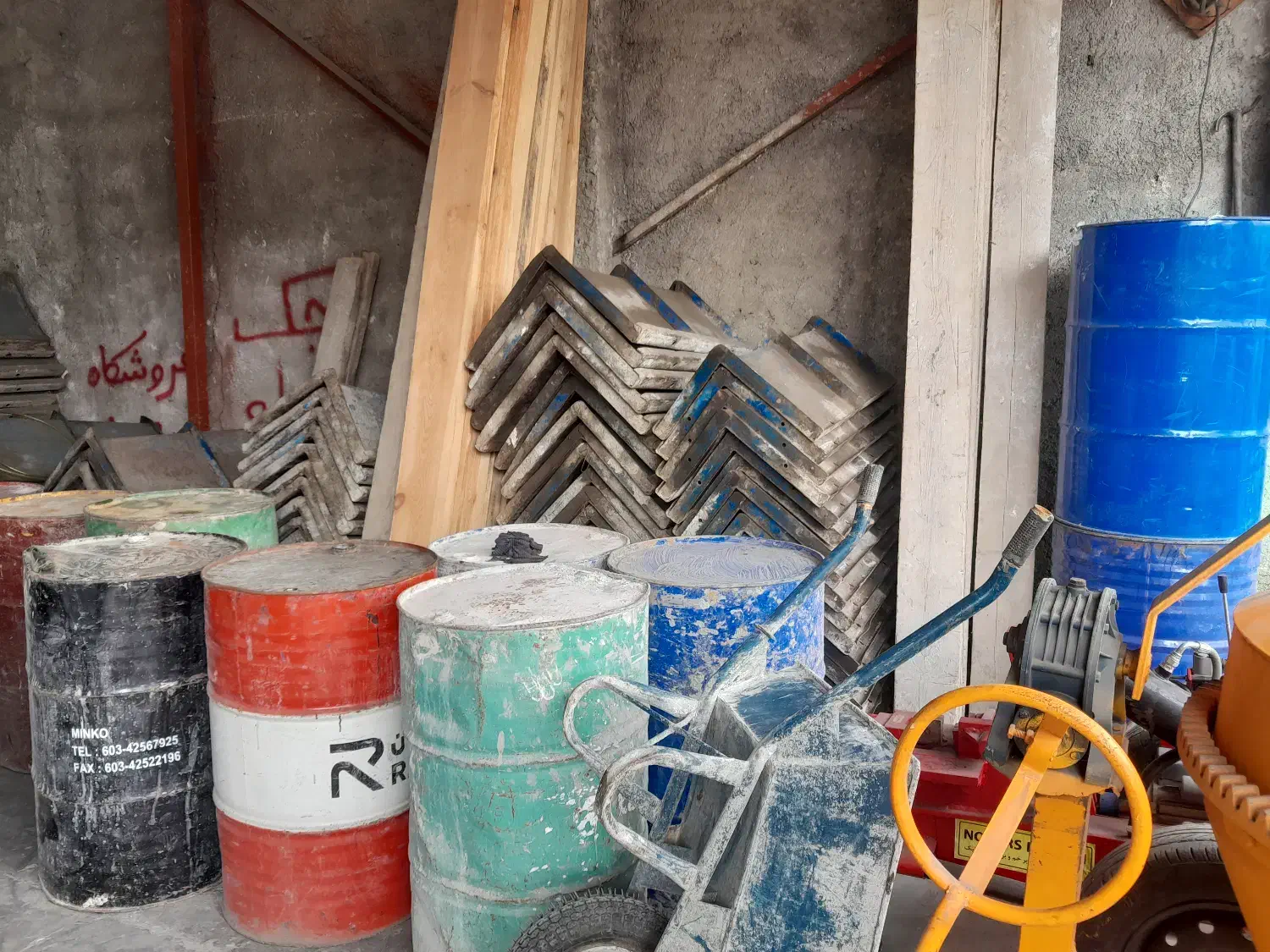 تجهیزات ساختمانی بتونیر بالابر قالب ستون جک وغیره|مصالح و تجهیزات ساختمان|رشت, معلولین|دیوار