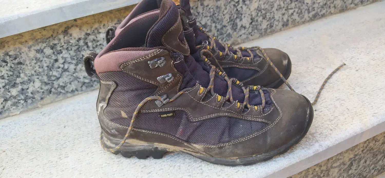 پوتین کوهنوردی|کیف، کفش، کمربند|نقده, |دیوار