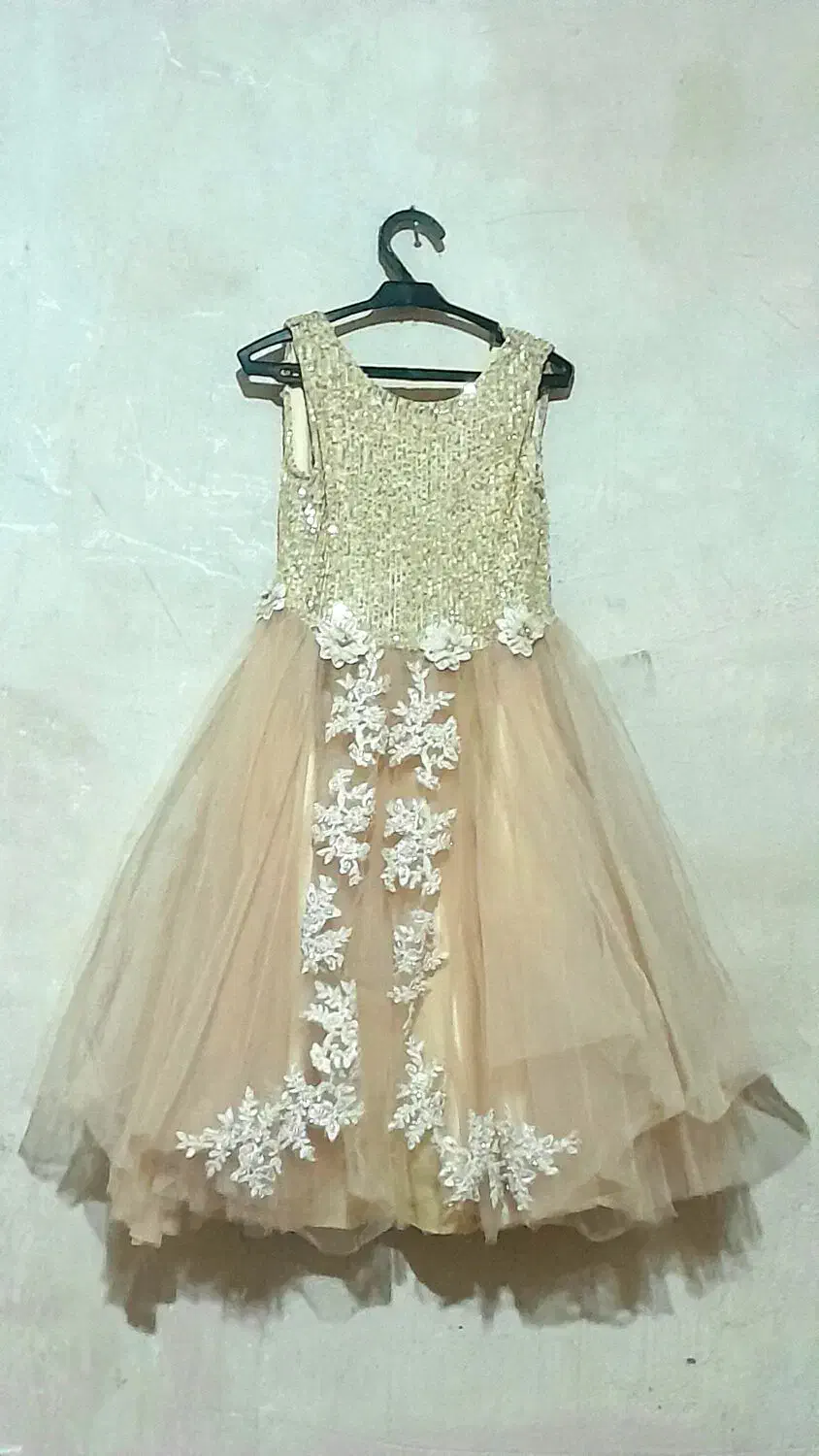 دون دخترانه|لباس|خوی, |دیوار