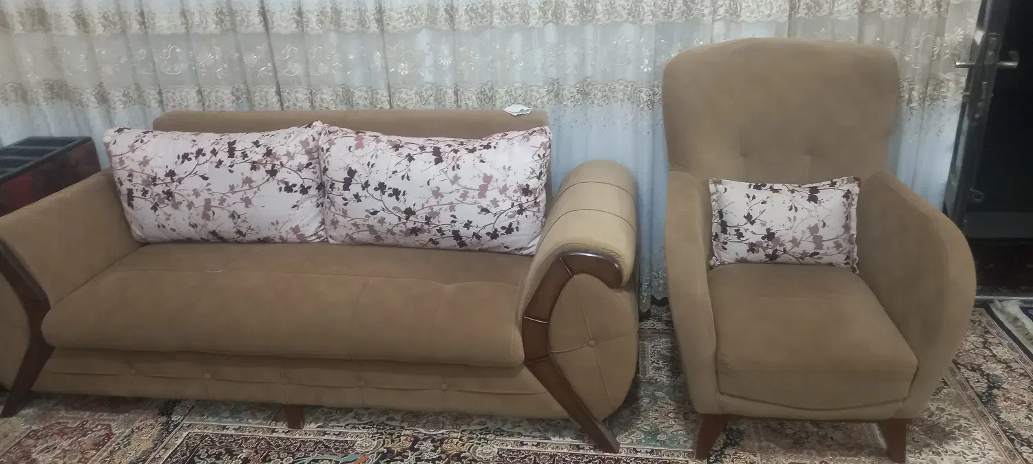 مبلمان راحتی ۱۰ نفره|مبلمان خانگی و میز عسلی|تربت‌حیدریه, کاشانی|دیوار