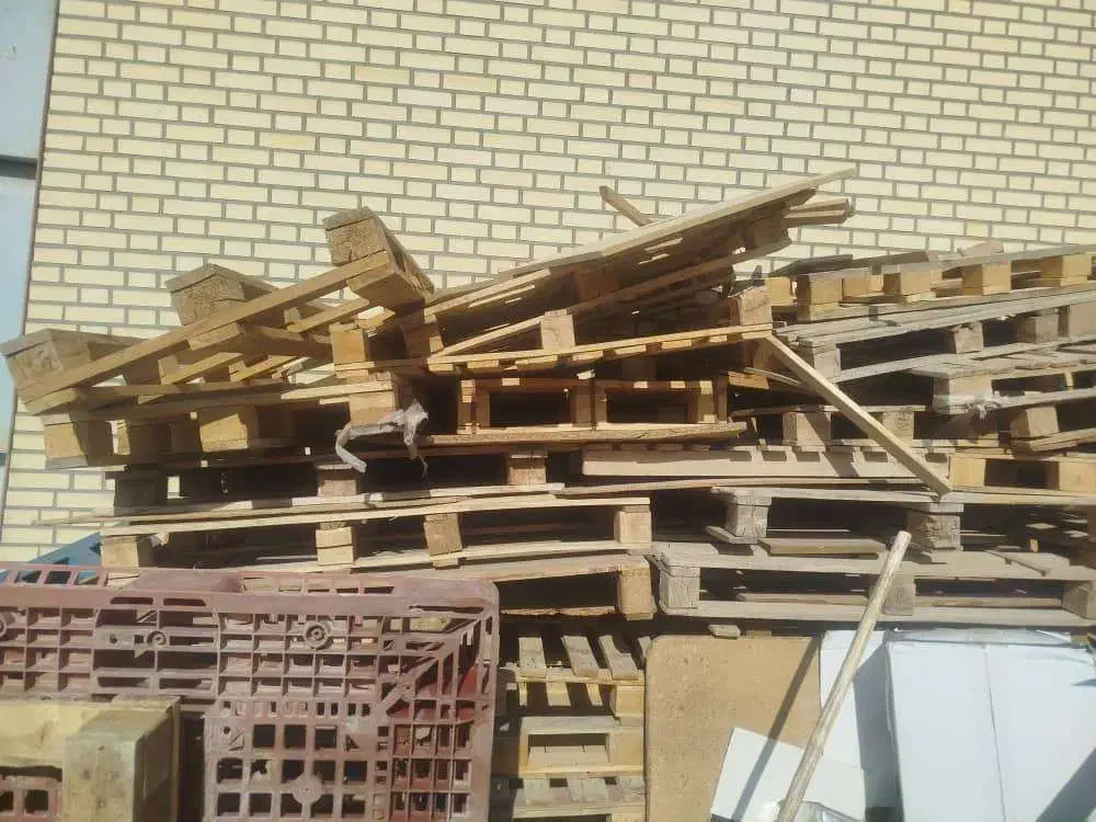 میز و صندلی اداری و پالت چوبی|دفتر کار|حبیب آباد, |دیوار