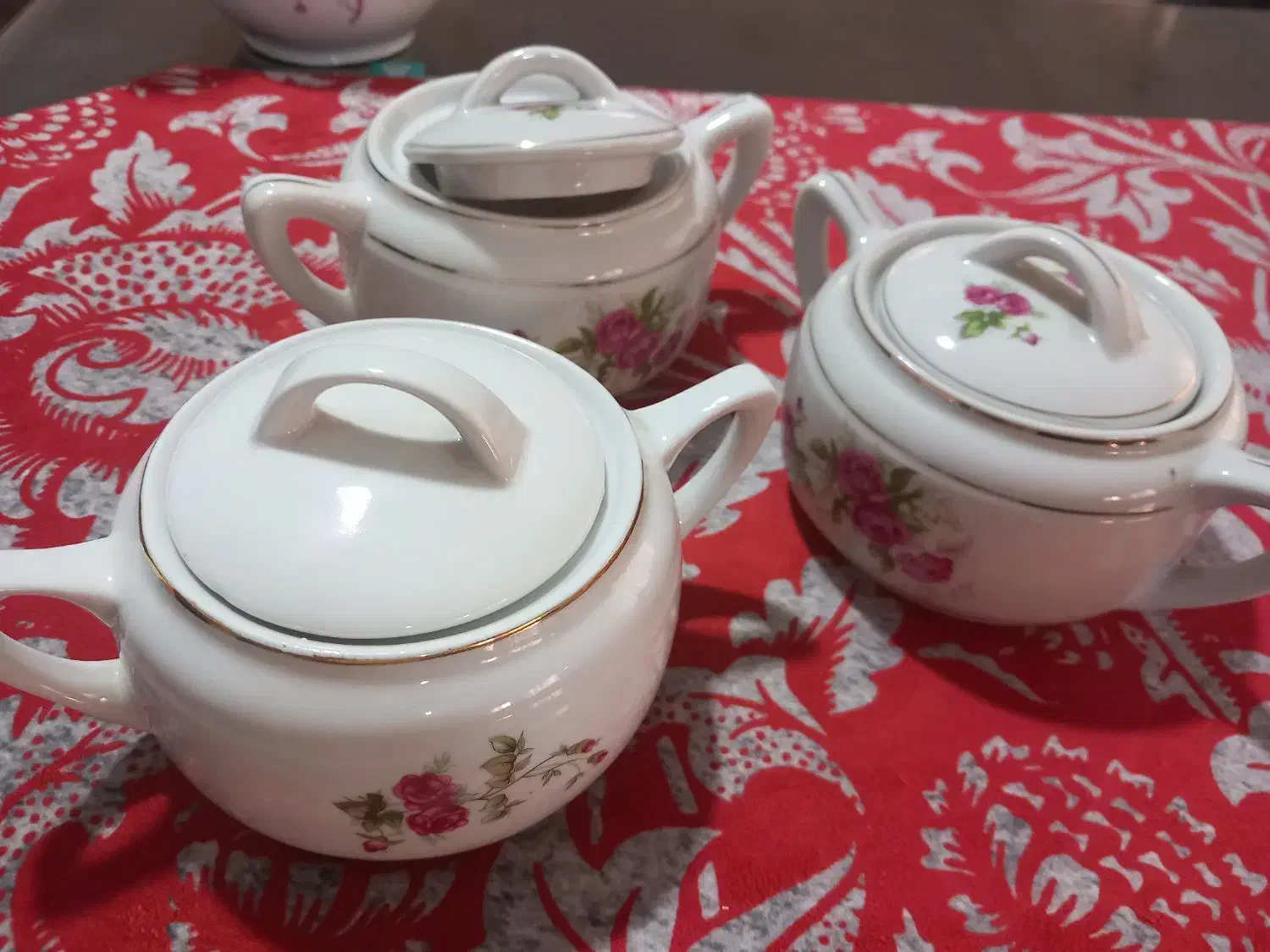 یک سری ظروف قدیمی|ظروف سرو و پذیرایی|بابل, |دیوار