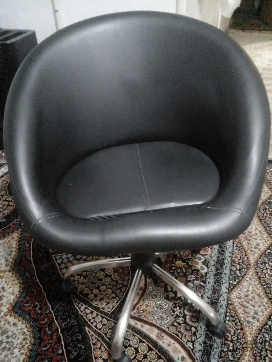 صندلی گردا ن جک دار سالم|صندلی و نیمکت|لاهیجان, کوی استادان|دیوار