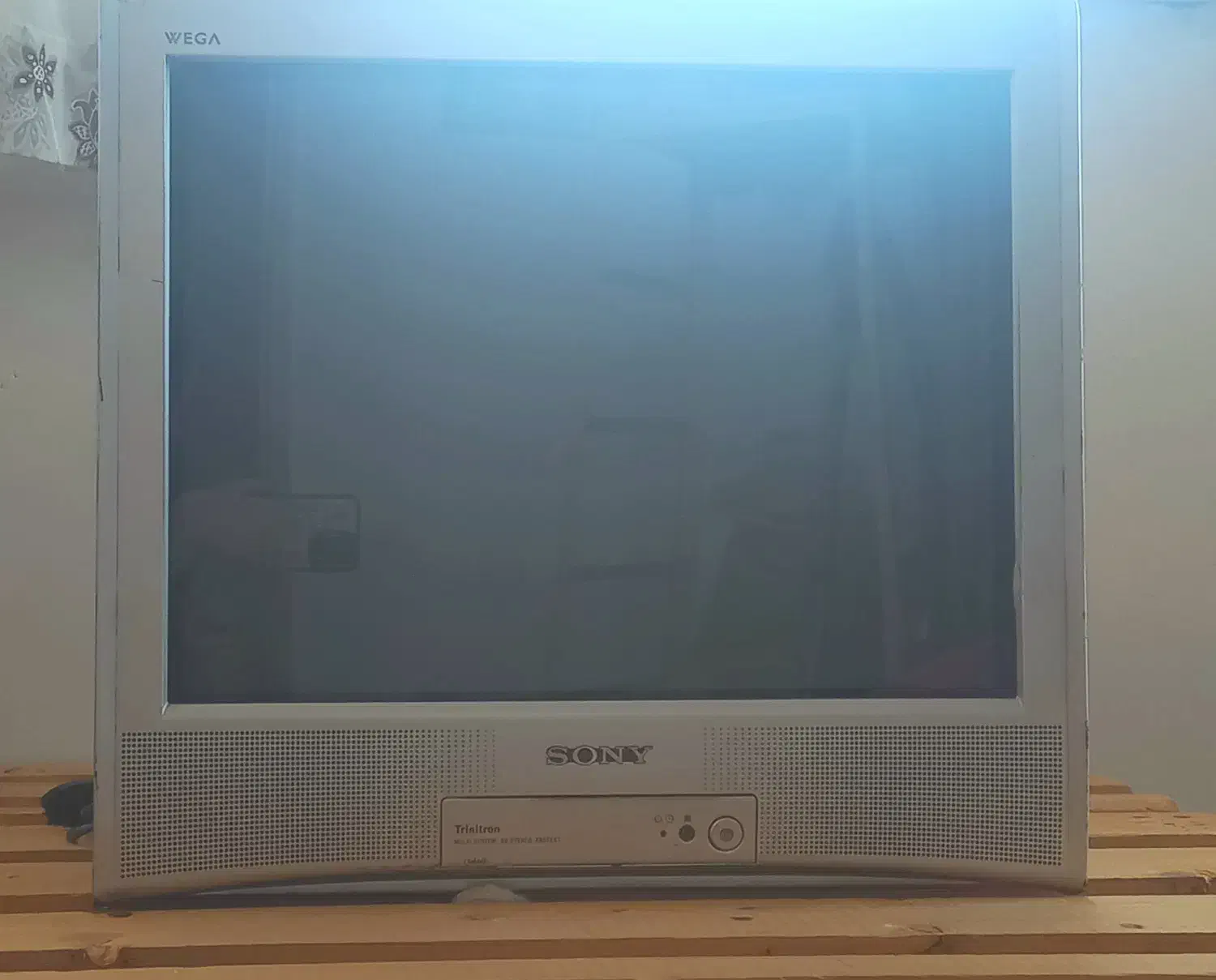 تلویزیون سونی ۲۱ قدیمی|تلویزیون و پروژکتور|گلبهار, شهر جدید گلبهار|دیوار