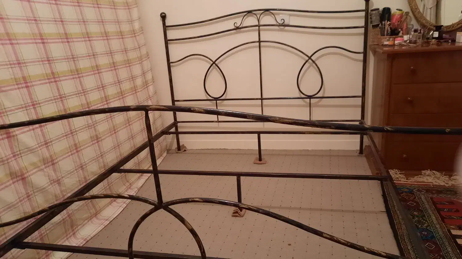 تخت دو نفره فرفورژه|تخت و سرویس خواب|ساری, |دیوار