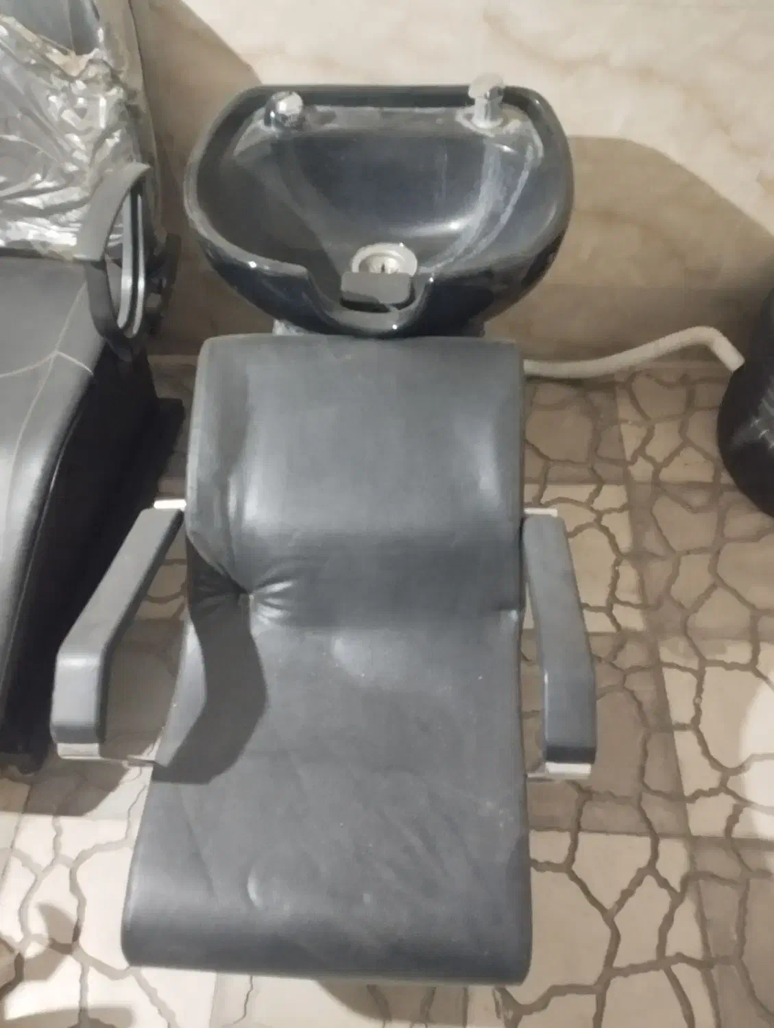 سرشور وصندلی اصلاح آرایشگاه|آرایشگاه و سالن‌های زیبایی|بومهن, |دیوار