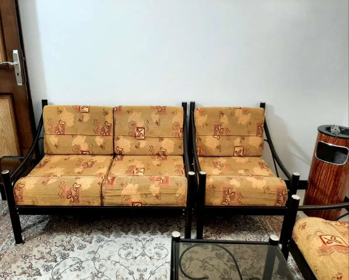 مبلمان ۸ نفره به همراه میز وسط مبل|مبلمان خانگی و میز عسلی|شاهین‌شهر, عطار|دیوار