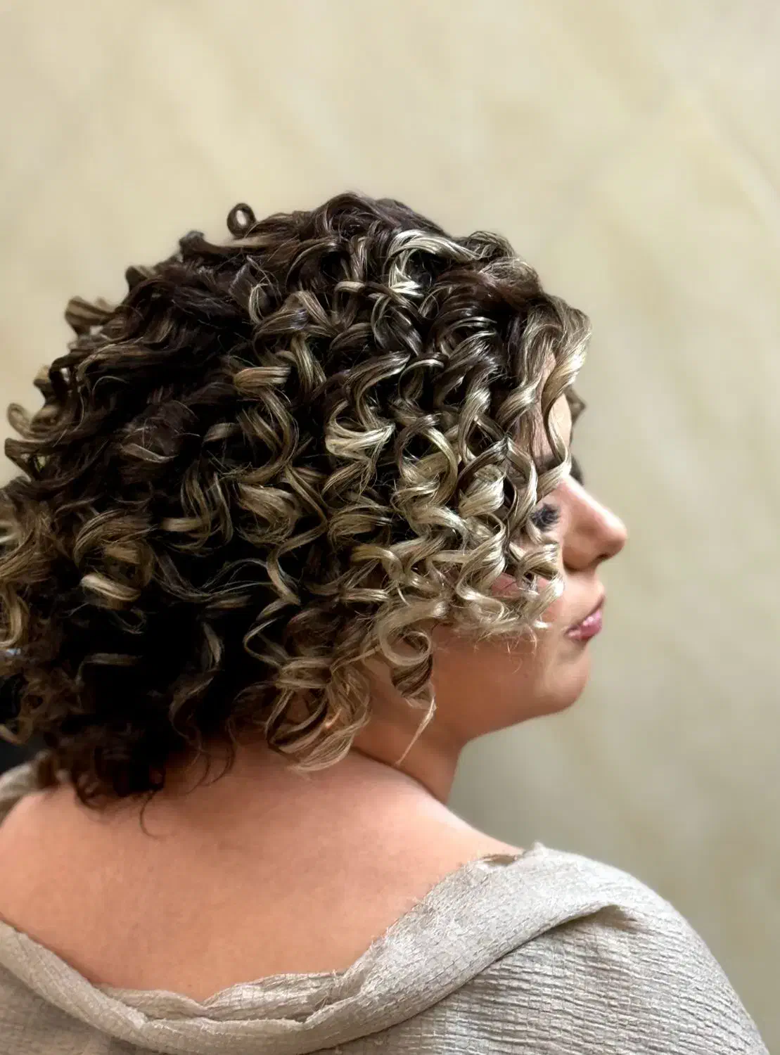 سالن زیبایی گل سرخ|خدمات آرایشگری و زیبایی|ورامین, ورامین|دیوار