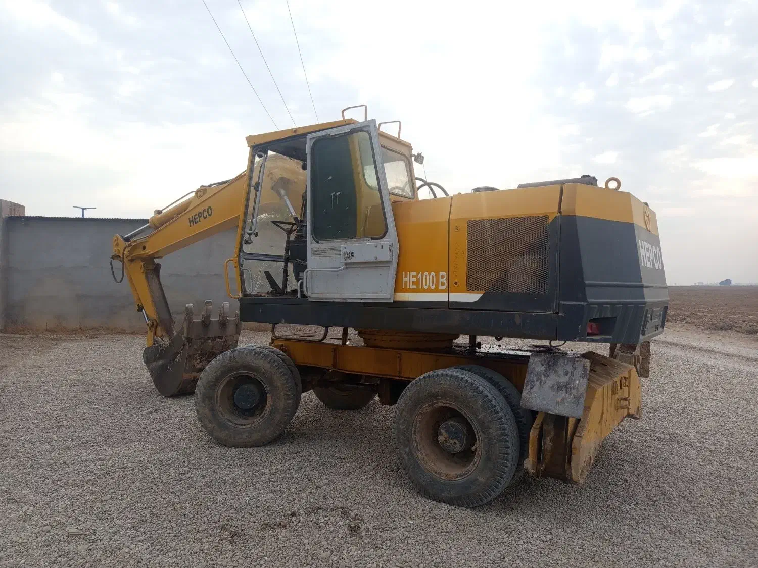 بیل میکانیکی چرخ لاستیکی اچ ای 100|خودرو سنگین|کرخه, |دیوار