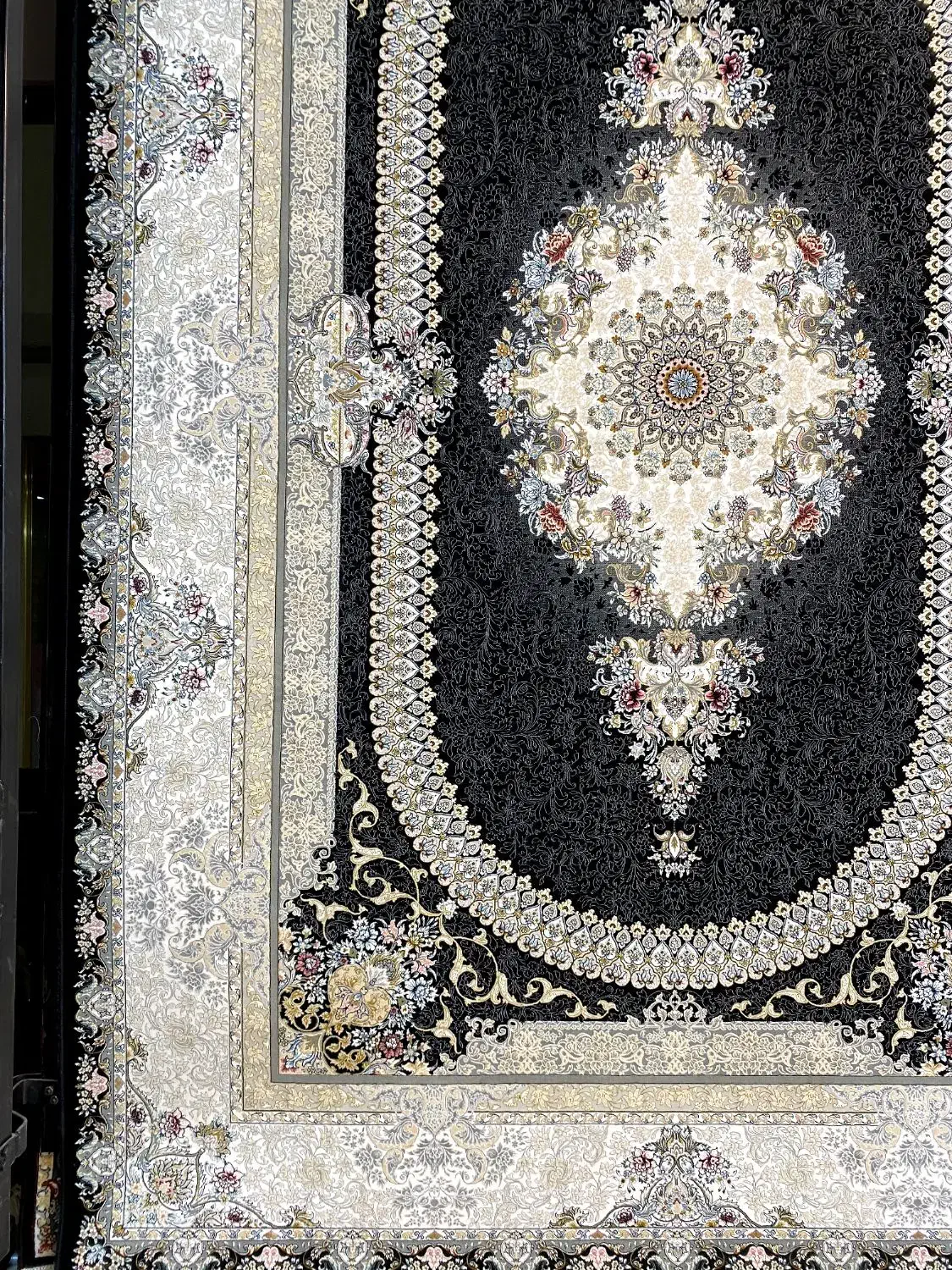 فرش ماشینی ۶متری ۱۲۰۰شانه زمینه سرمه ای(فرش هنرمند|فرش|تبریز, |دیوار