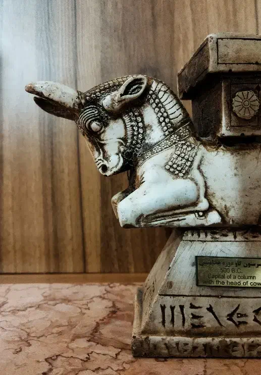 شمعدان|مجسمه، تندیس، ماکت|قم, باغ شریفی|دیوار