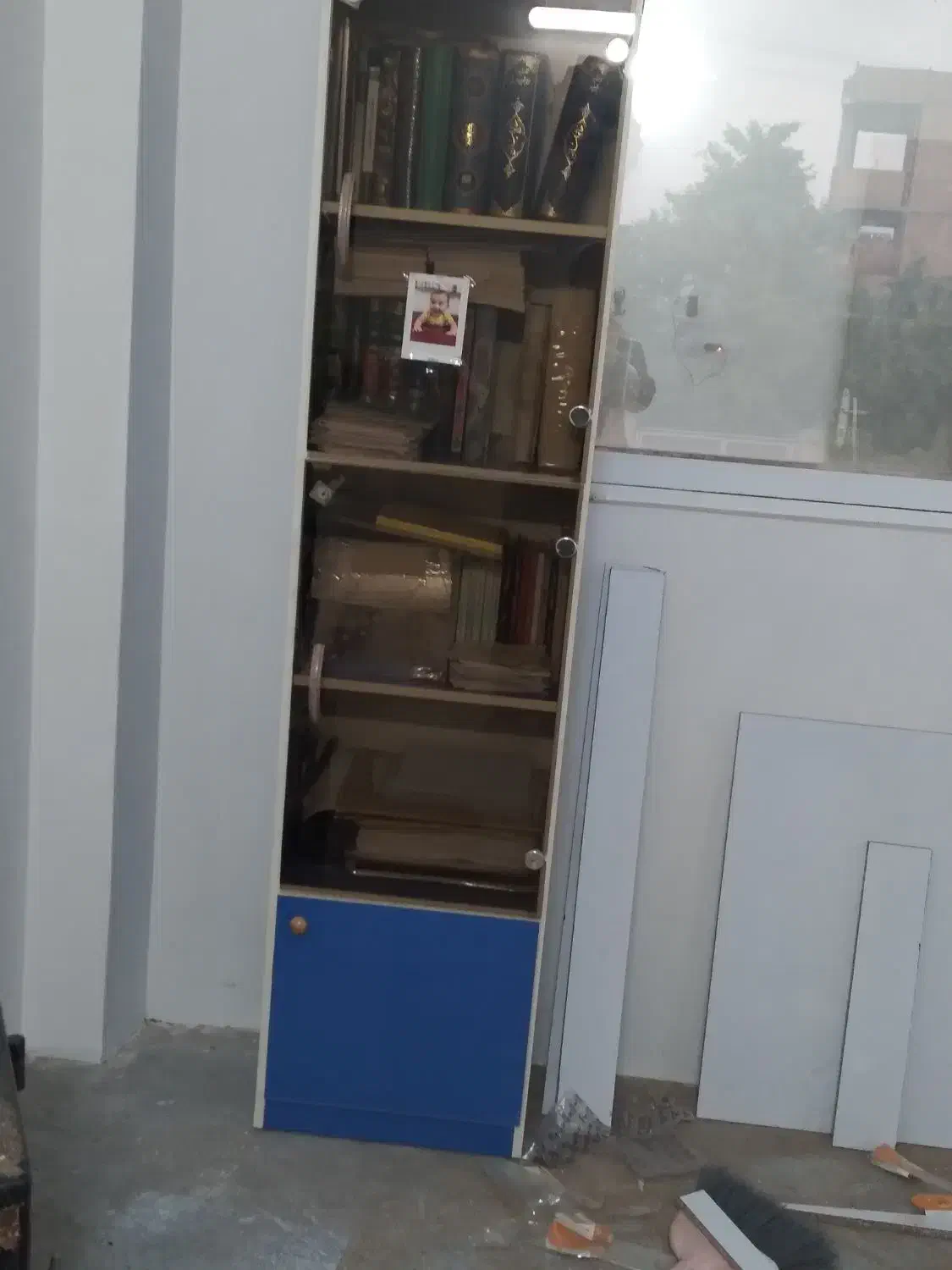 درب آلومینیومی و توری و قفسه کتاب فروشی فوری|کتابخانه، شلف، قفسه‌های دیواری|کردکوی, |دیوار