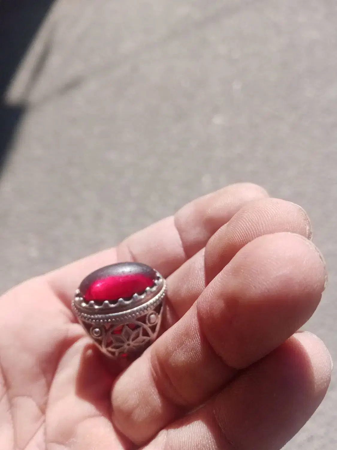 انگشتربانگین سرخ|بدلیجات|بافت, |دیوار