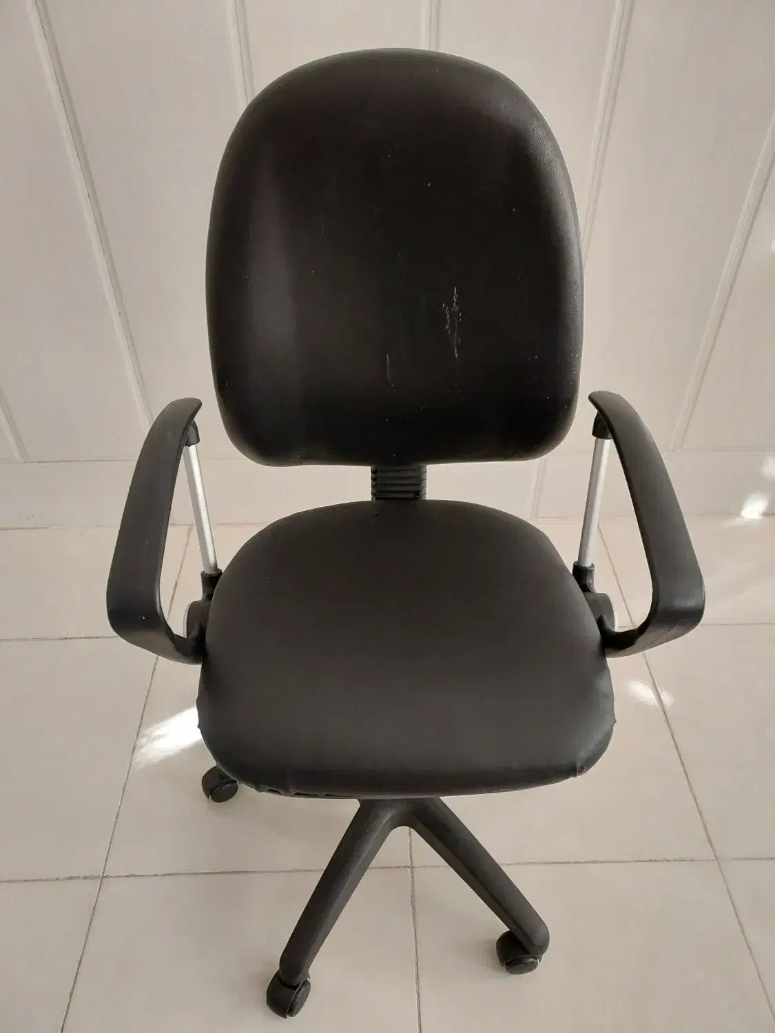 صندلی جکدار سالم|مبلمان اداری|قم, انسجام|دیوار