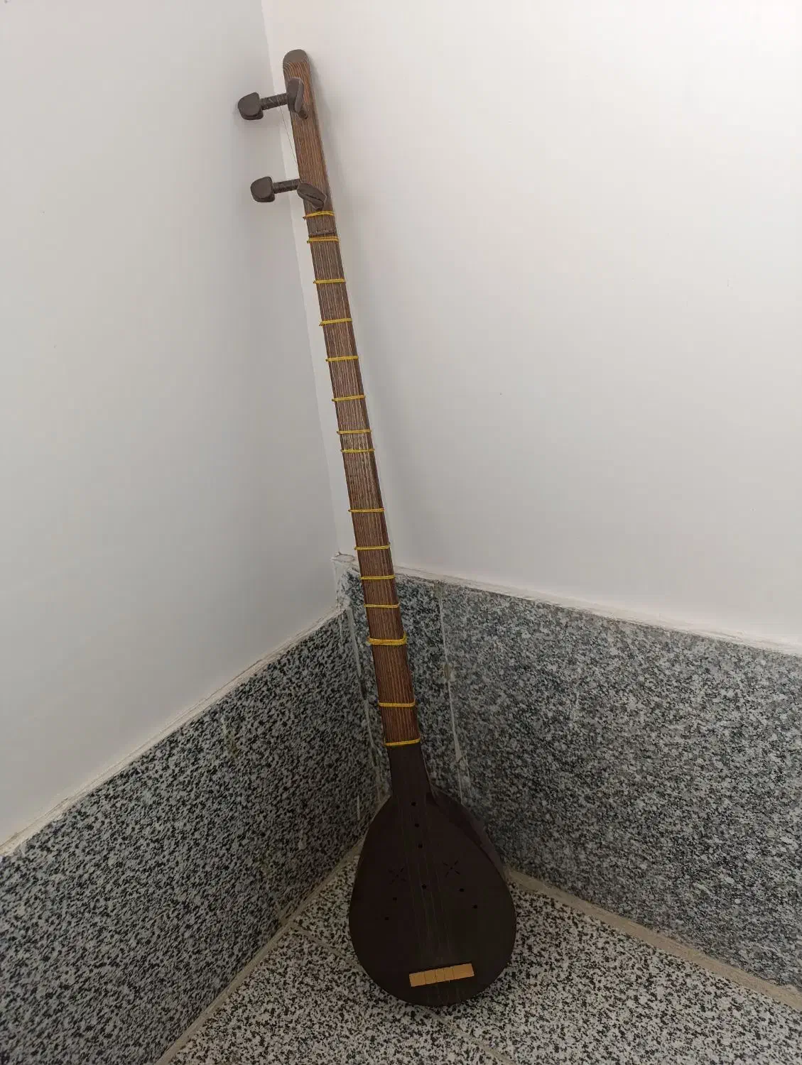 سه تار|سازهای سنتی|همدان, |دیوار