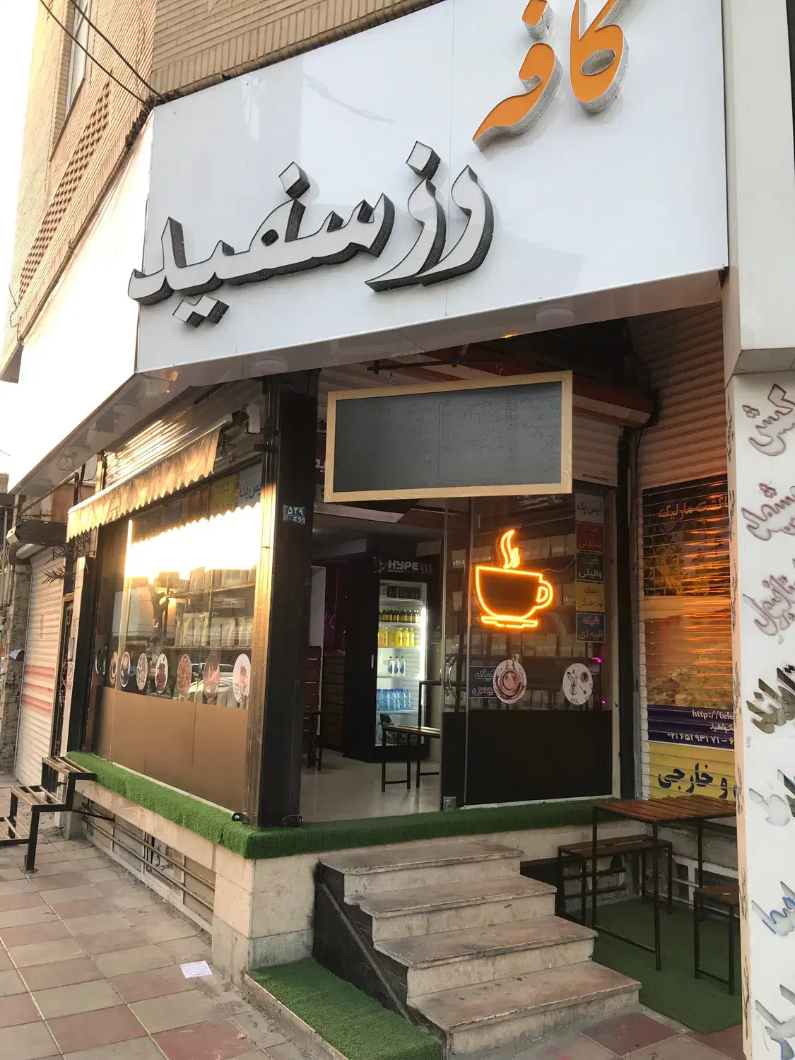 تابلو کافه میز و صندلی و قفسه پیشخوان پرچم ساحلی|کافی‌شاپ و رستوران|کوهدشت, |دیوار