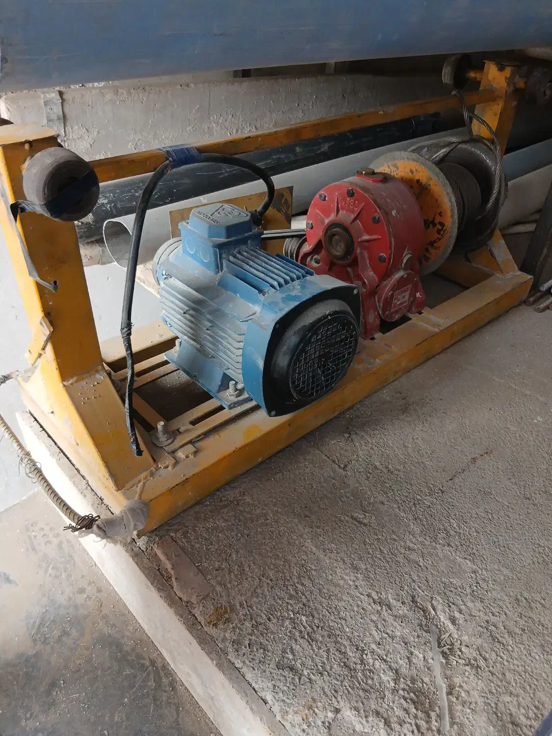 بالابر سه فاز  موتوژن.در حد نو با پایه و سیم بکسل|مصالح و تجهیزات ساختمان|محمدشهر, محمدشهر|دیوار