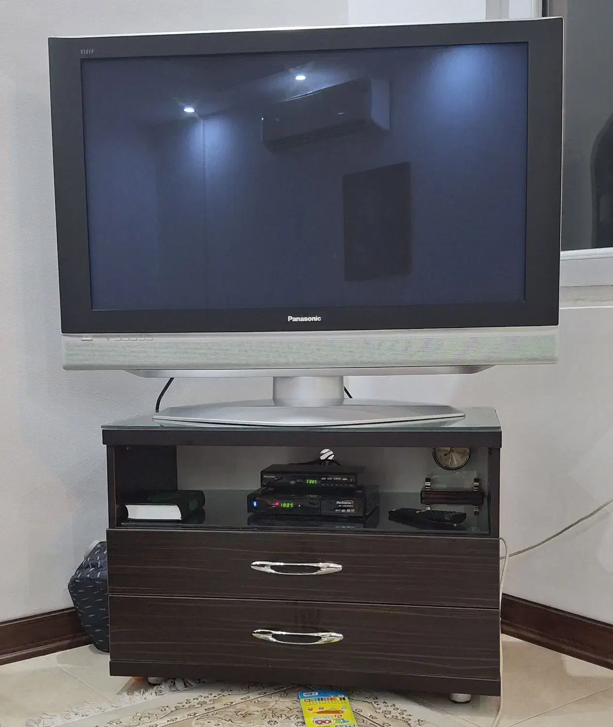تلوزوین پاناسونیک به همراه میز|تلویزیون و پروژکتور|کیش, |دیوار