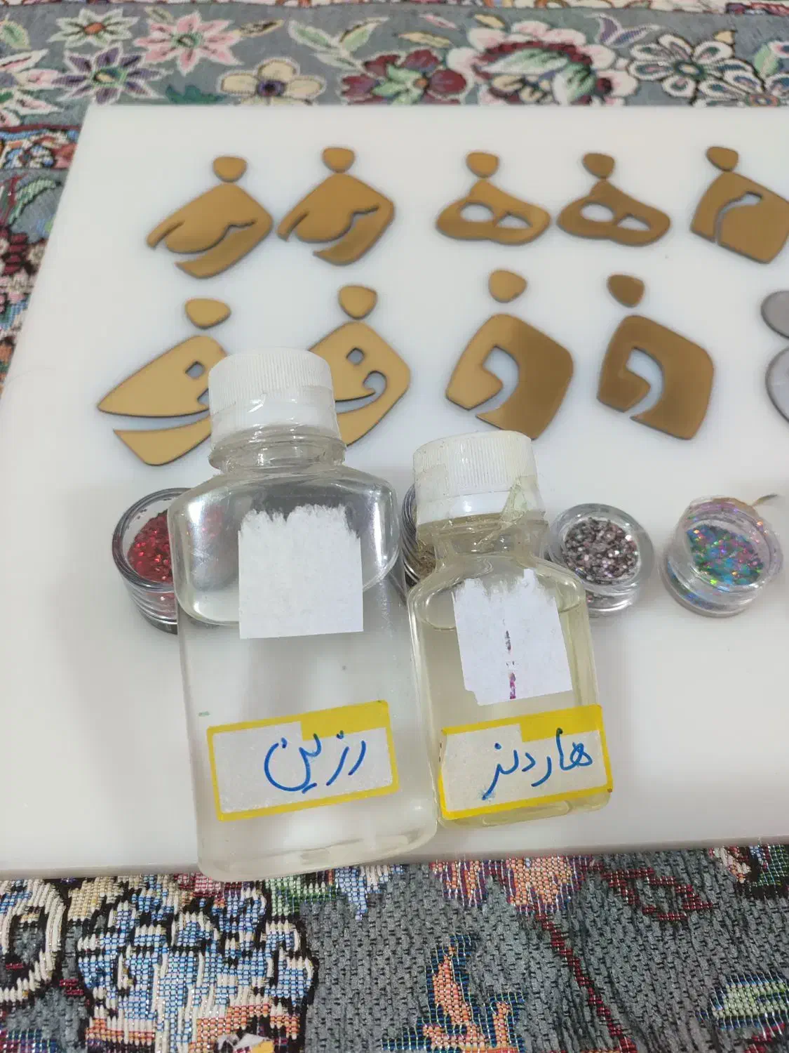 گوشواره|بدلیجات|شیراز, کوشک میدان|دیوار