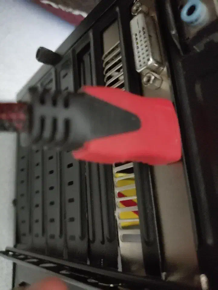 گرافیک 1030 دو گیگ|قطعات و لوازم جانبی رایانه|شیراز, زیباشهر|دیوار