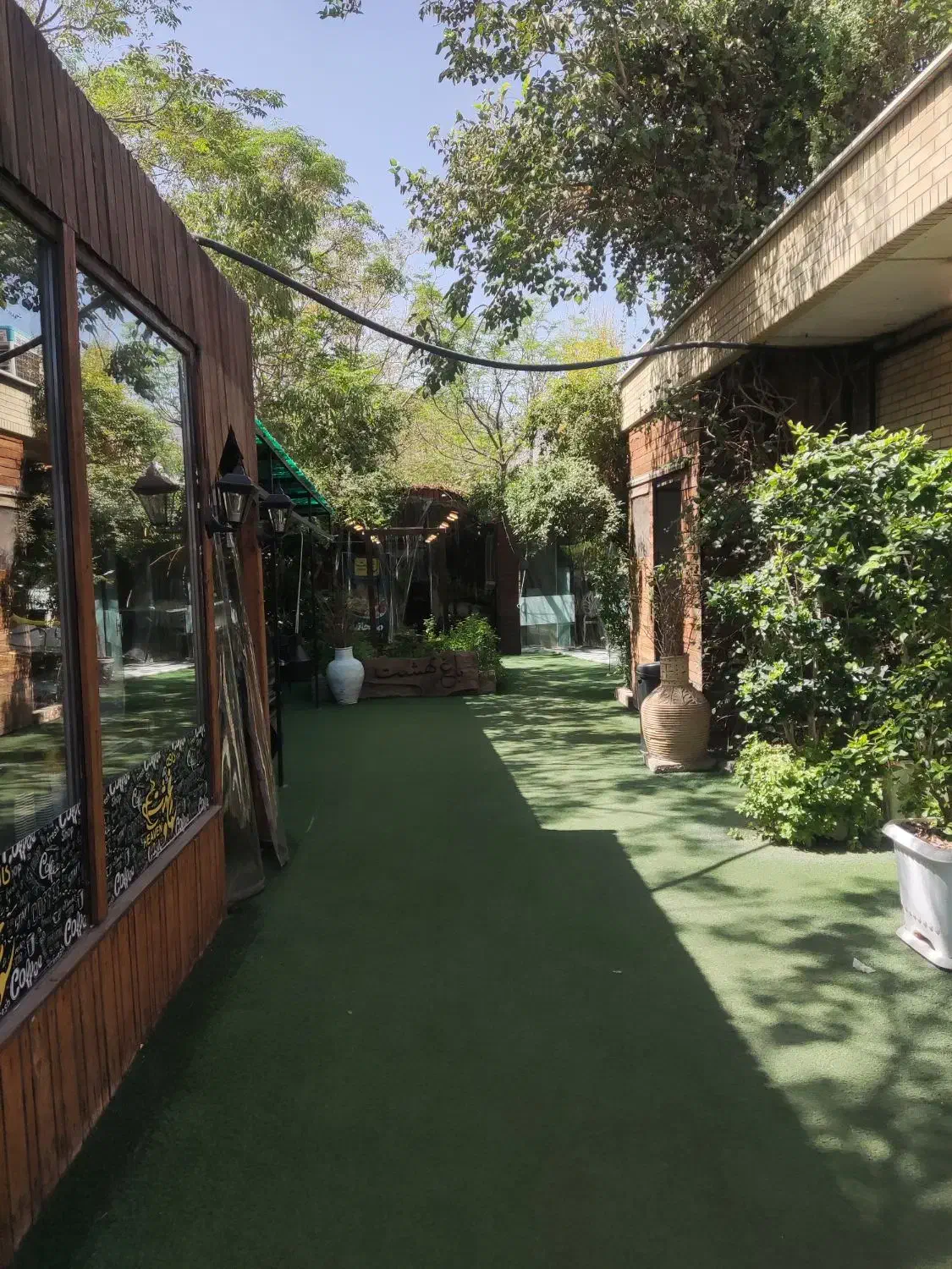 سفارش گیر و سالن کار رستوران|استخدام خدمات فروشگاه و رستوران|کاشان, باغ فین|دیوار