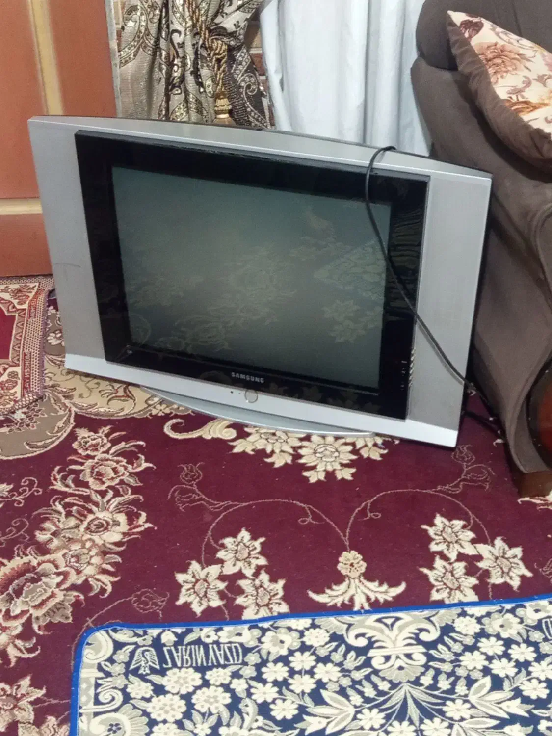 تلویزیون سالم تمیز|تلویزیون و پروژکتور|آق قلا, |دیوار