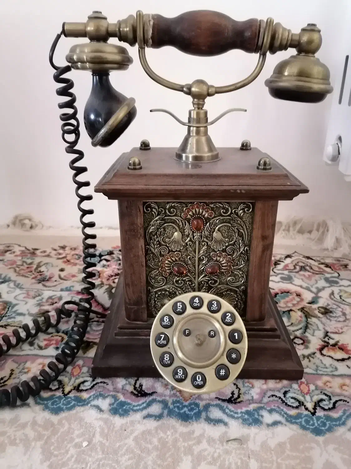 تلفن رومیزی با تیکه برنز طرح قدیم|تلفن رومیزی|قزوین, |دیوار
