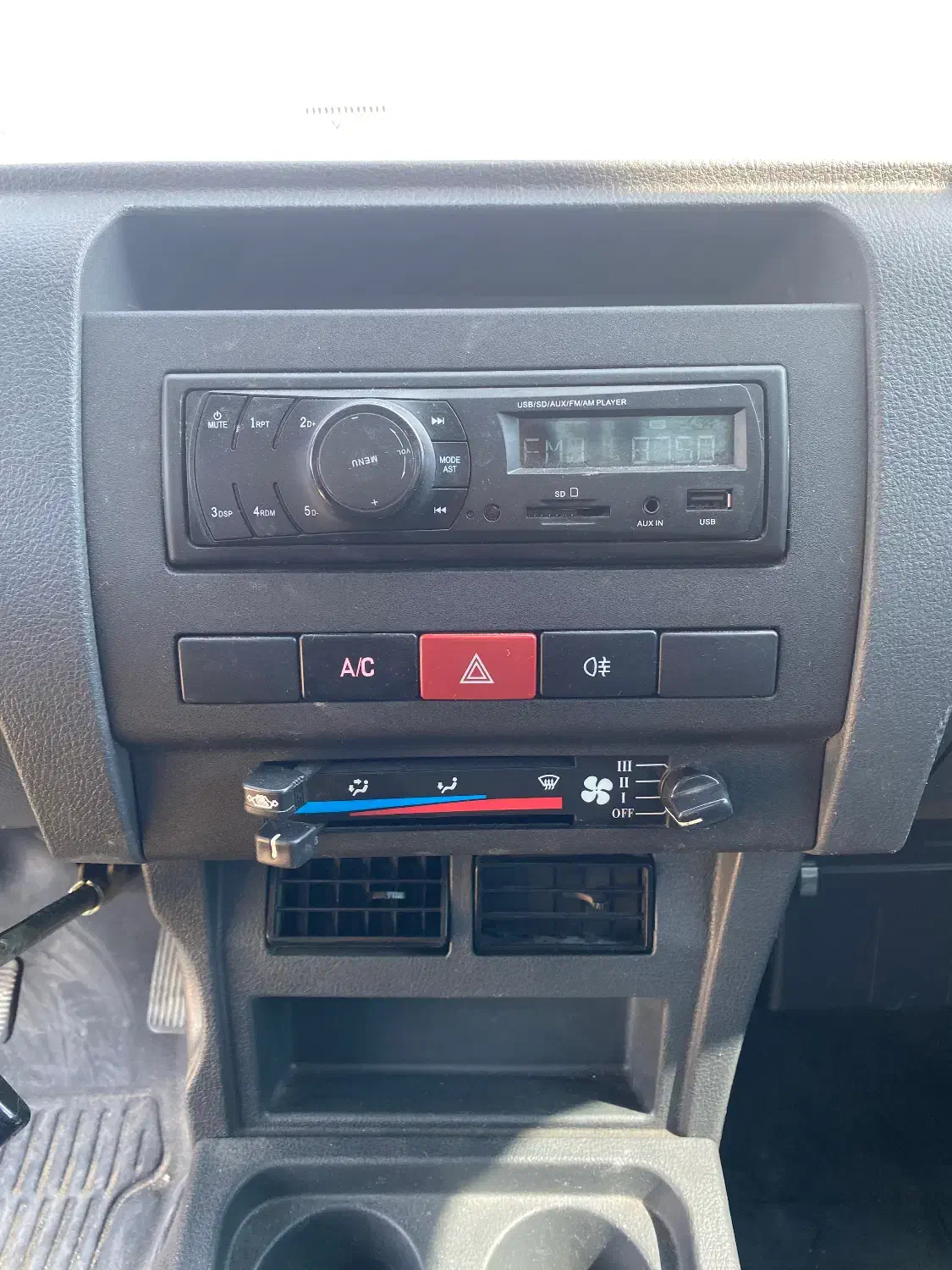 فروش وانت کارا ۲۰۰۰|خودرو سواری و وانت|شیراز, سینما سعدی|دیوار