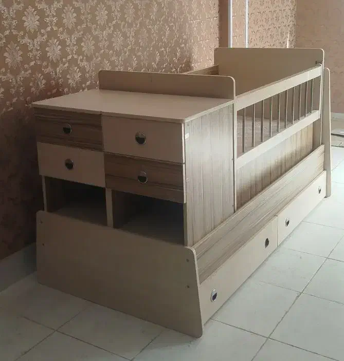 تخت نوزاد نوجوان|تخت و صندلی بچه|اصفهان, شاهزید|دیوار