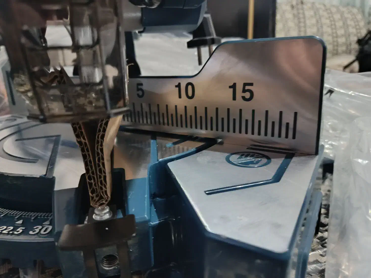 فارسی بر نو پرقدرت|ابزارآلات|رشت, جانبازان|دیوار