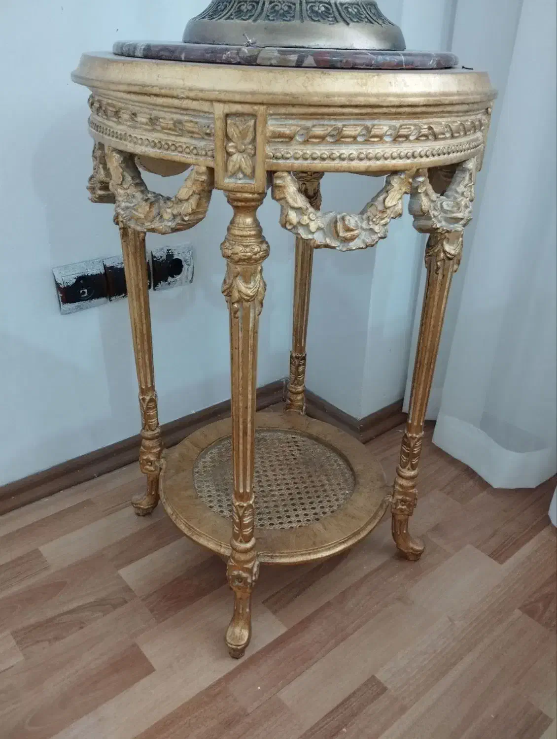 میز و صندلی میز گرد مجسمه|مبلمان خانگی و میز عسلی|اردبیل, |دیوار