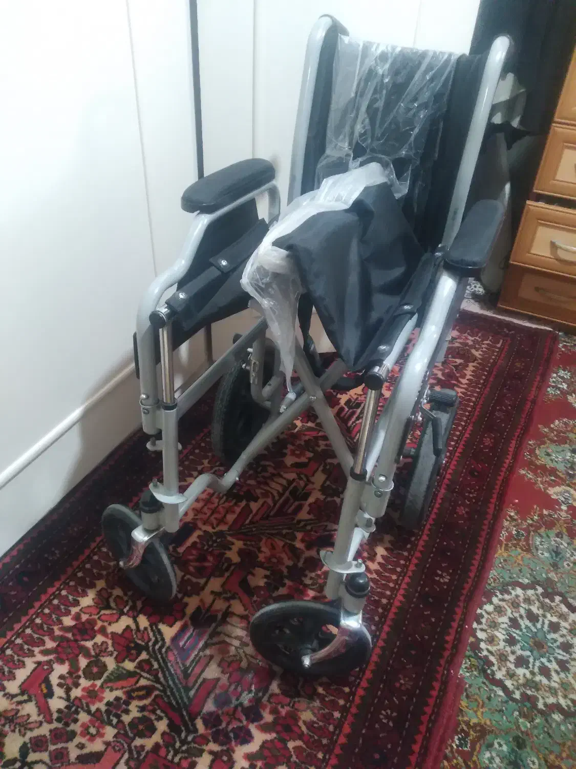 ویلچر نو|آرایشی، بهداشتی، درمانی|قم, دروازه چوبی|دیوار