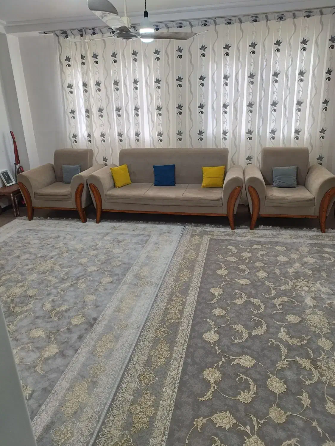 مبل7نفره همراه بامیزعسلی|مبلمان خانگی و میز عسلی|آزادشهر, |دیوار