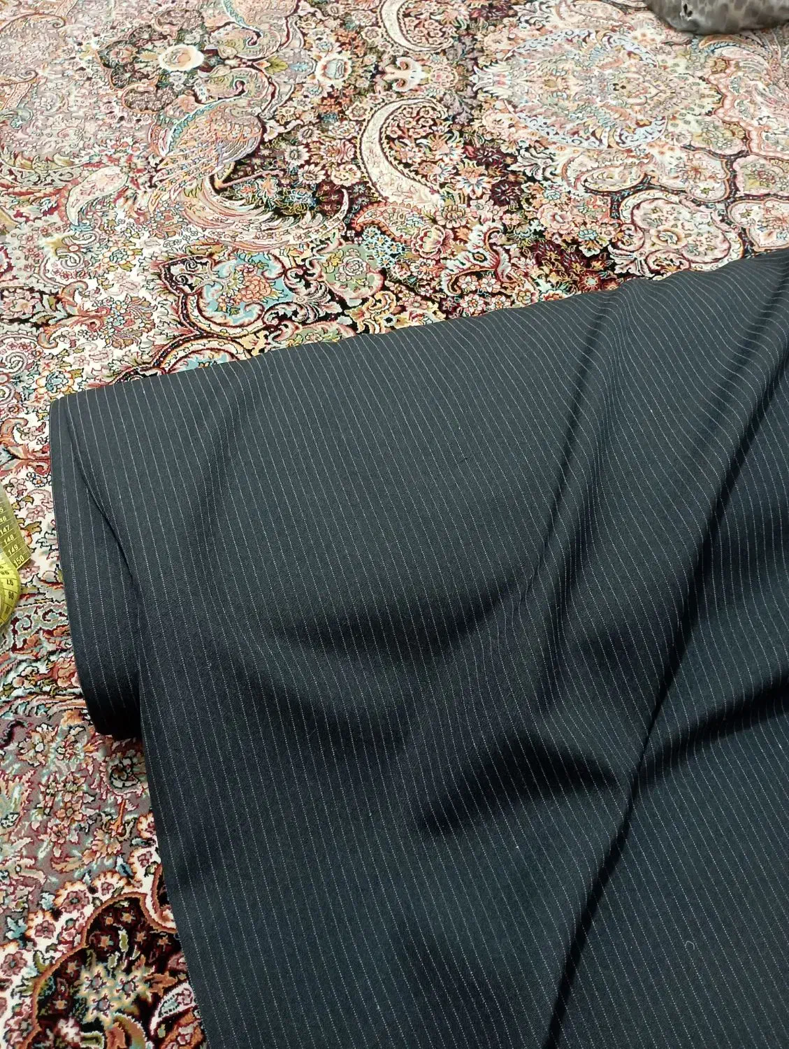 دیپلمات|لباس|ویسیان, |دیوار