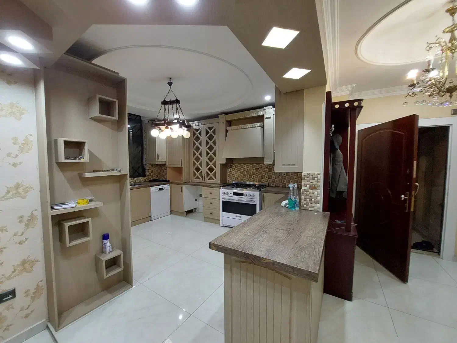 آپارتمان ۱۷۵ متر سه خواب/پاسداران گلستان